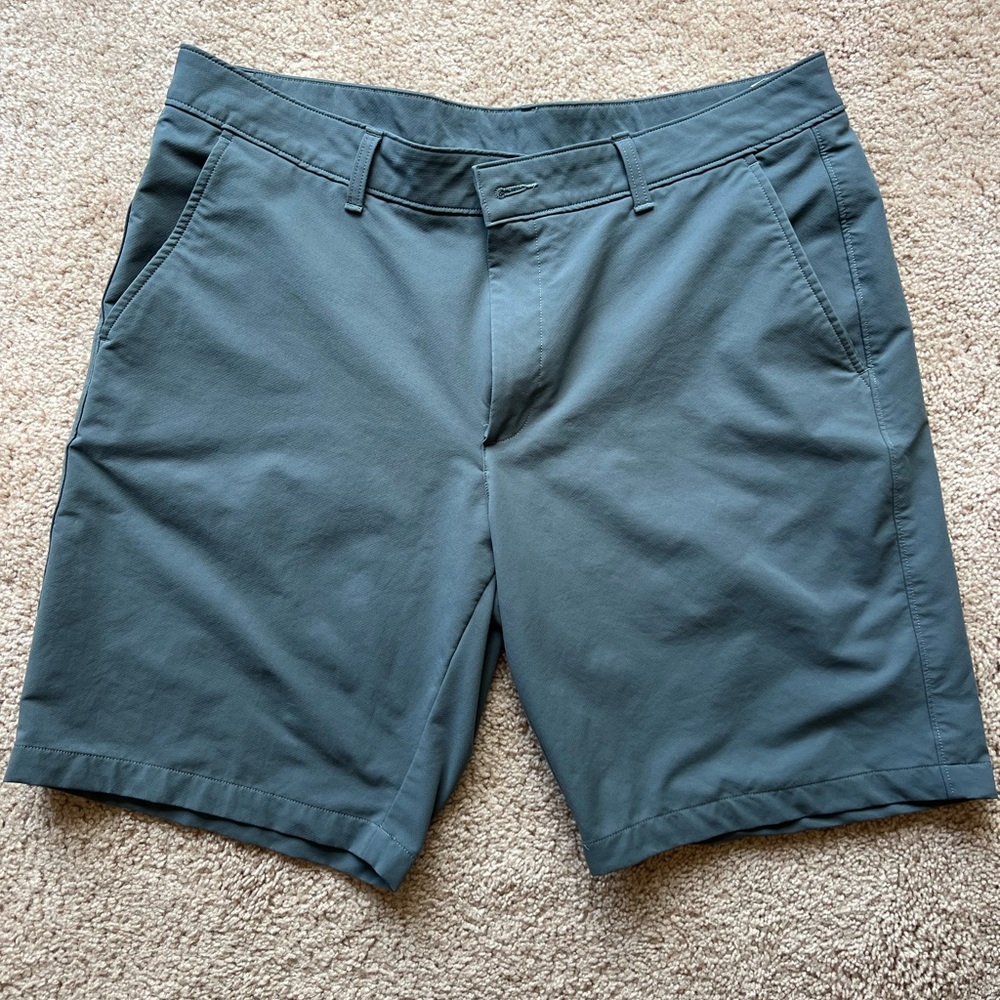Under Armour Blue Flat Front Shorts Relaxed Fit